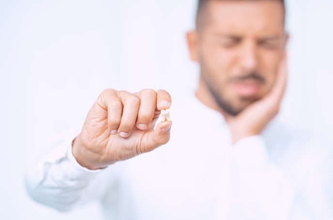 видалення зуба мудрості з капюшоном київ